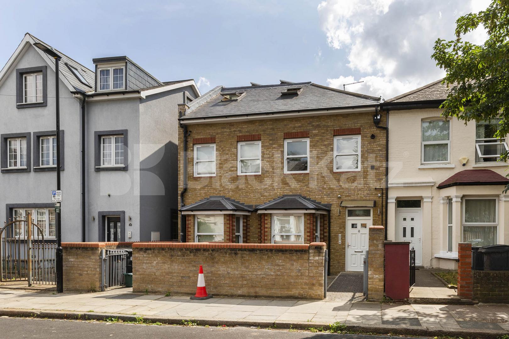 Stunning three double bedroom property with garden mins to tube Avenue Road, South Tottenham